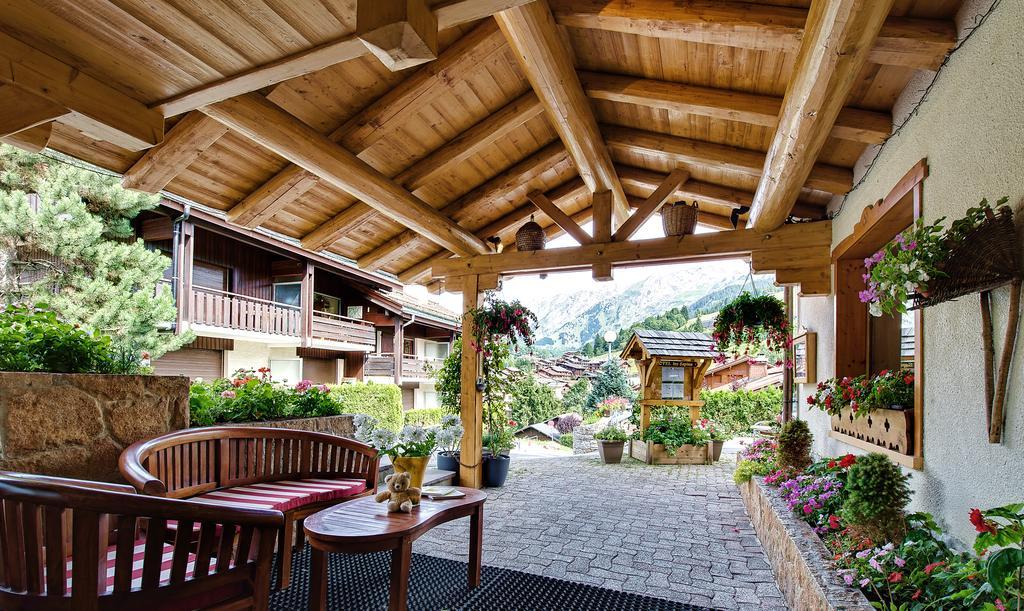 Hotel Les Sapins La Clusaz Exterior photo